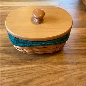 Small Lided Longabeger Basket with fabric Liner